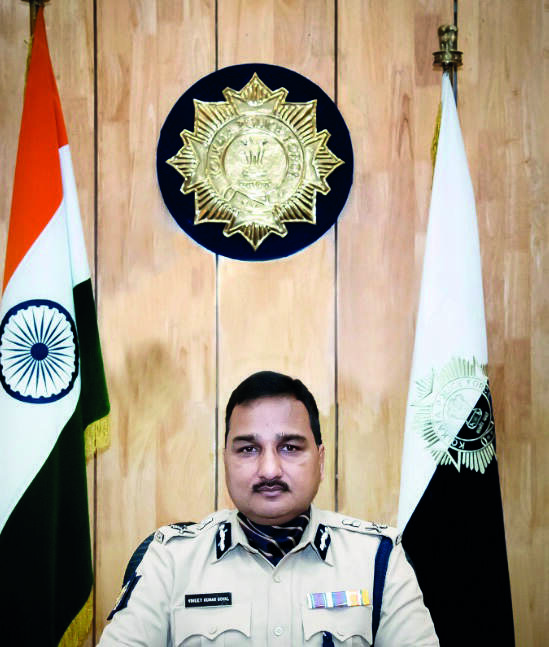 Apart from emergency, cops on duty barred from using phones Apart from emergency, cops on duty barred from using phones