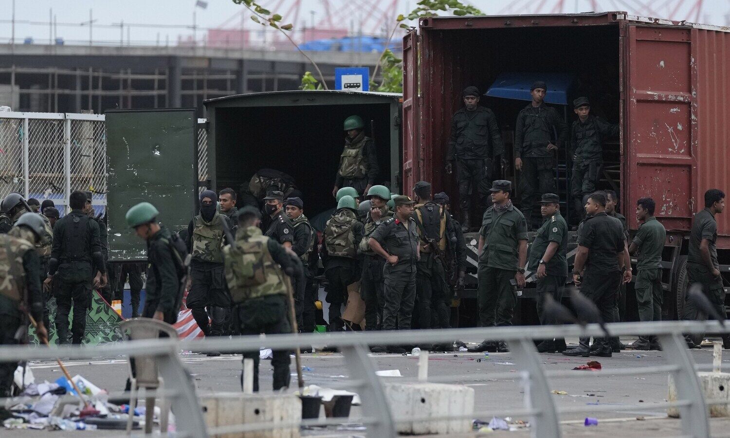 Sri Lankan security forces raid anti-government protest camp at Presidents Secretariat; nine arrested