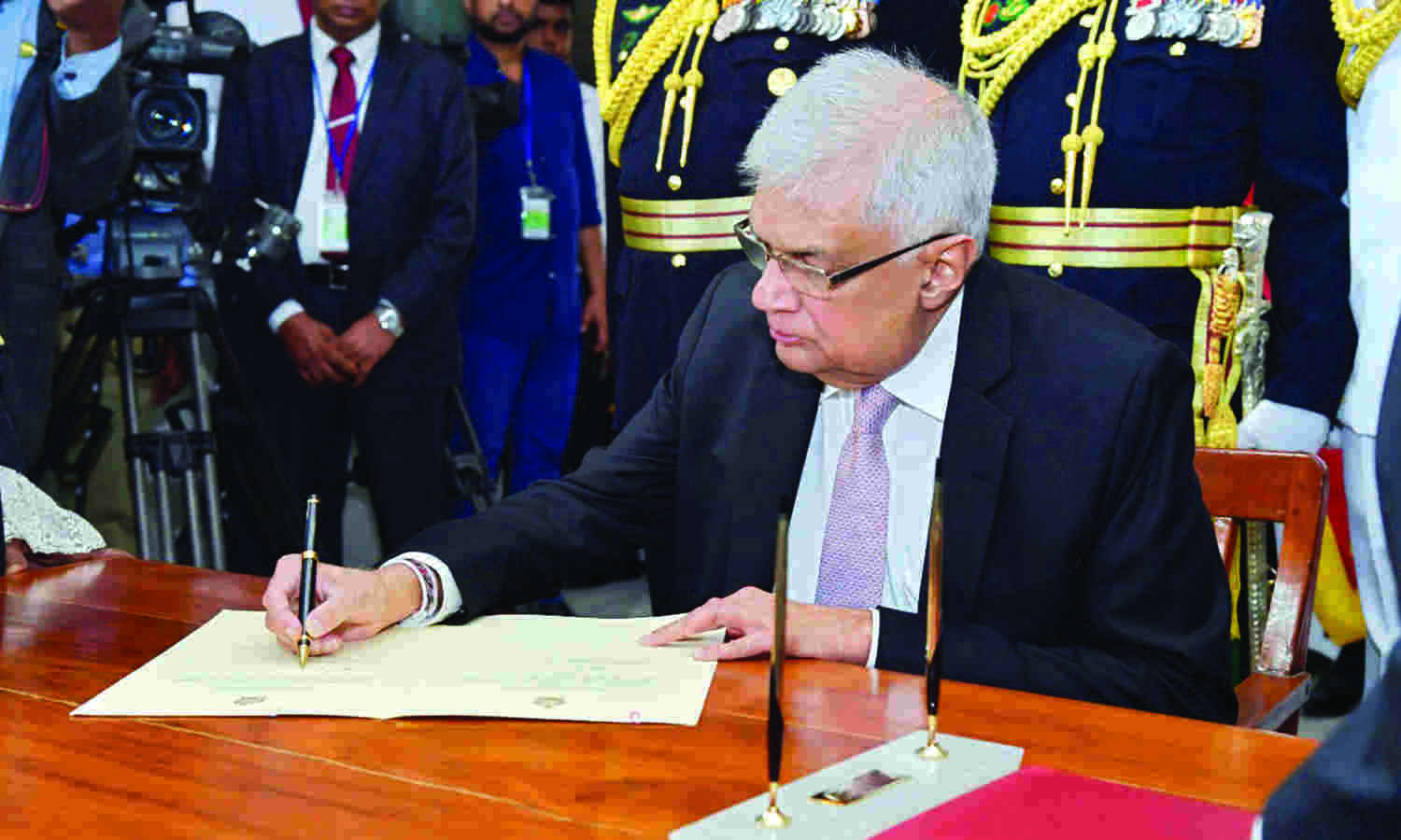 Lankas President may expand Cabinet to include all parties