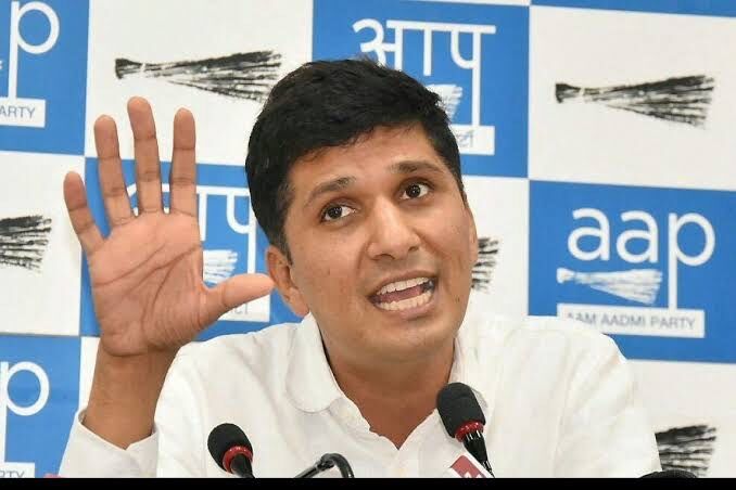 AAP takes a dig at BJP for trying to block  CMs Singapore visit