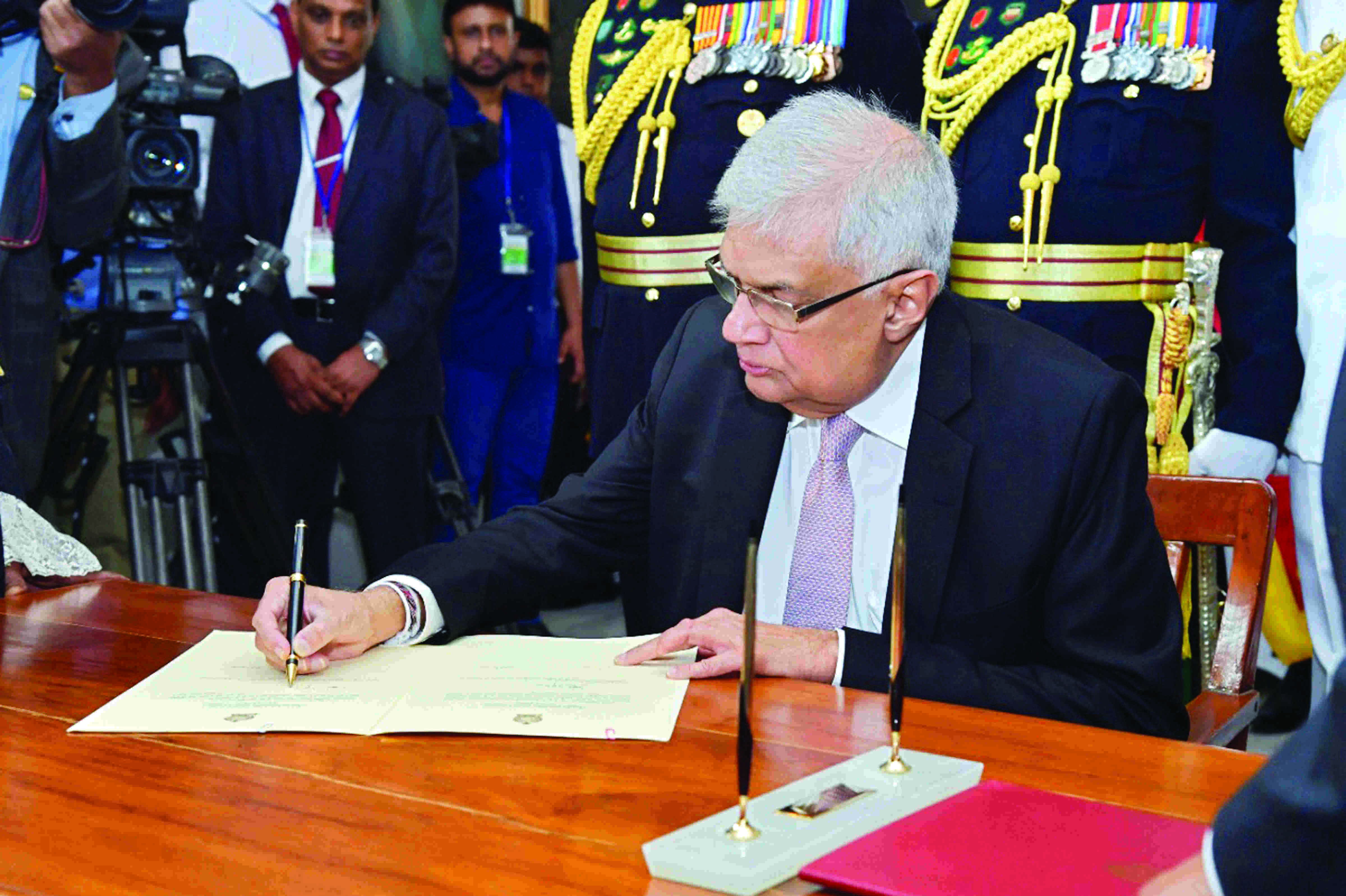 Lankas President may expand Cabinet to include all parties