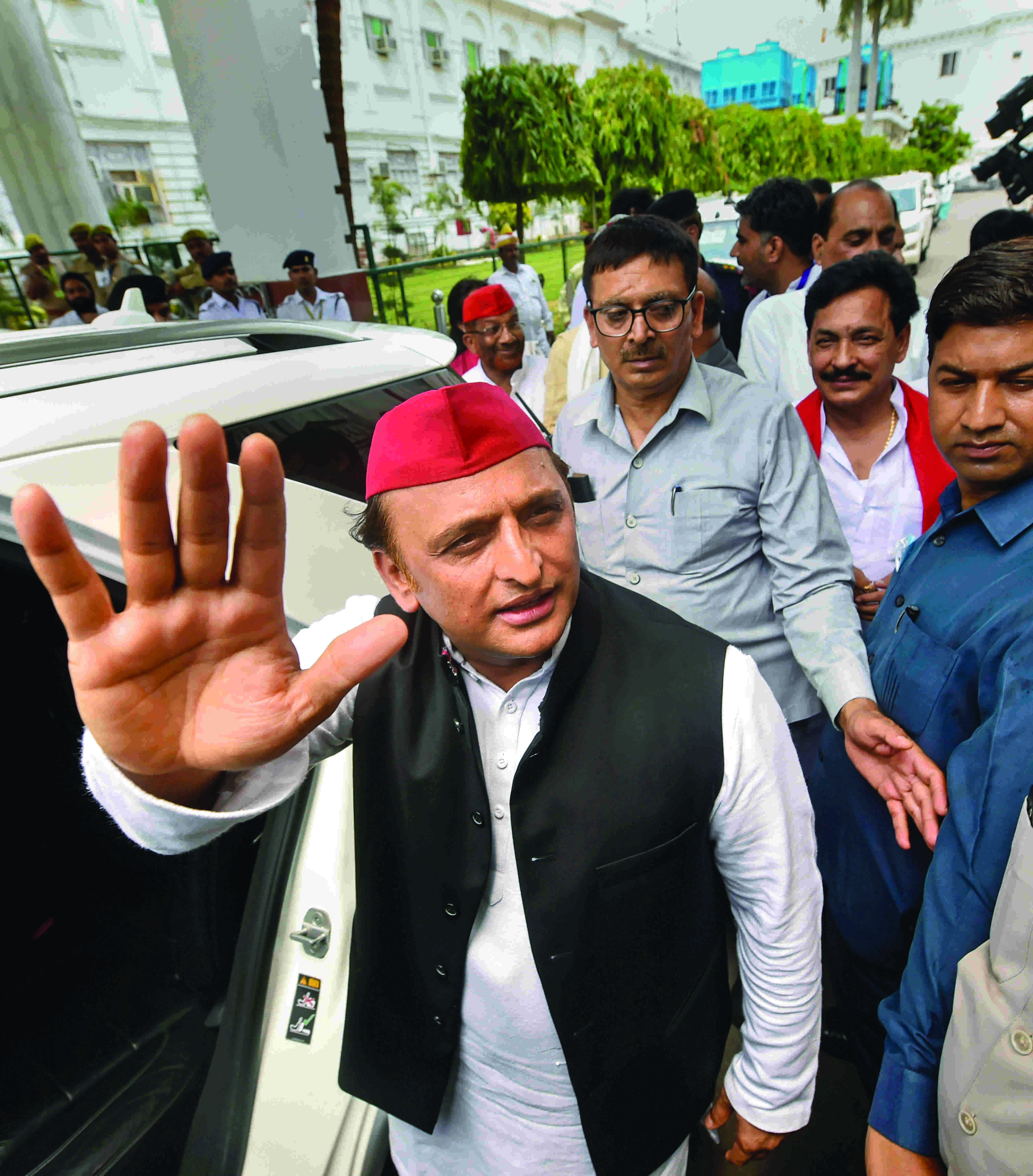 Free to leave: Akhilesh Yadav tells uncle, ally