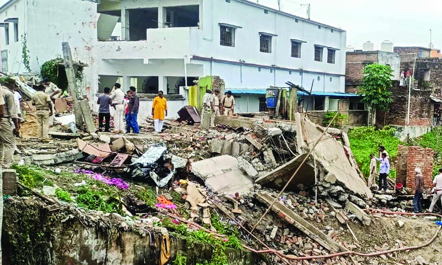 2 children among 5 killed in illegal firecracker unit blast