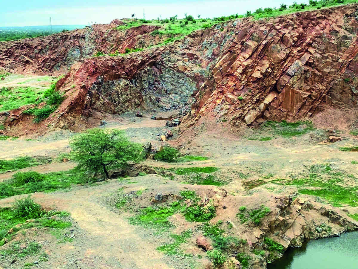 Gurugram: 8 booked for alleged involvement in illegal mining Gurugram: 8 booked for alleged involvement in illegal mining