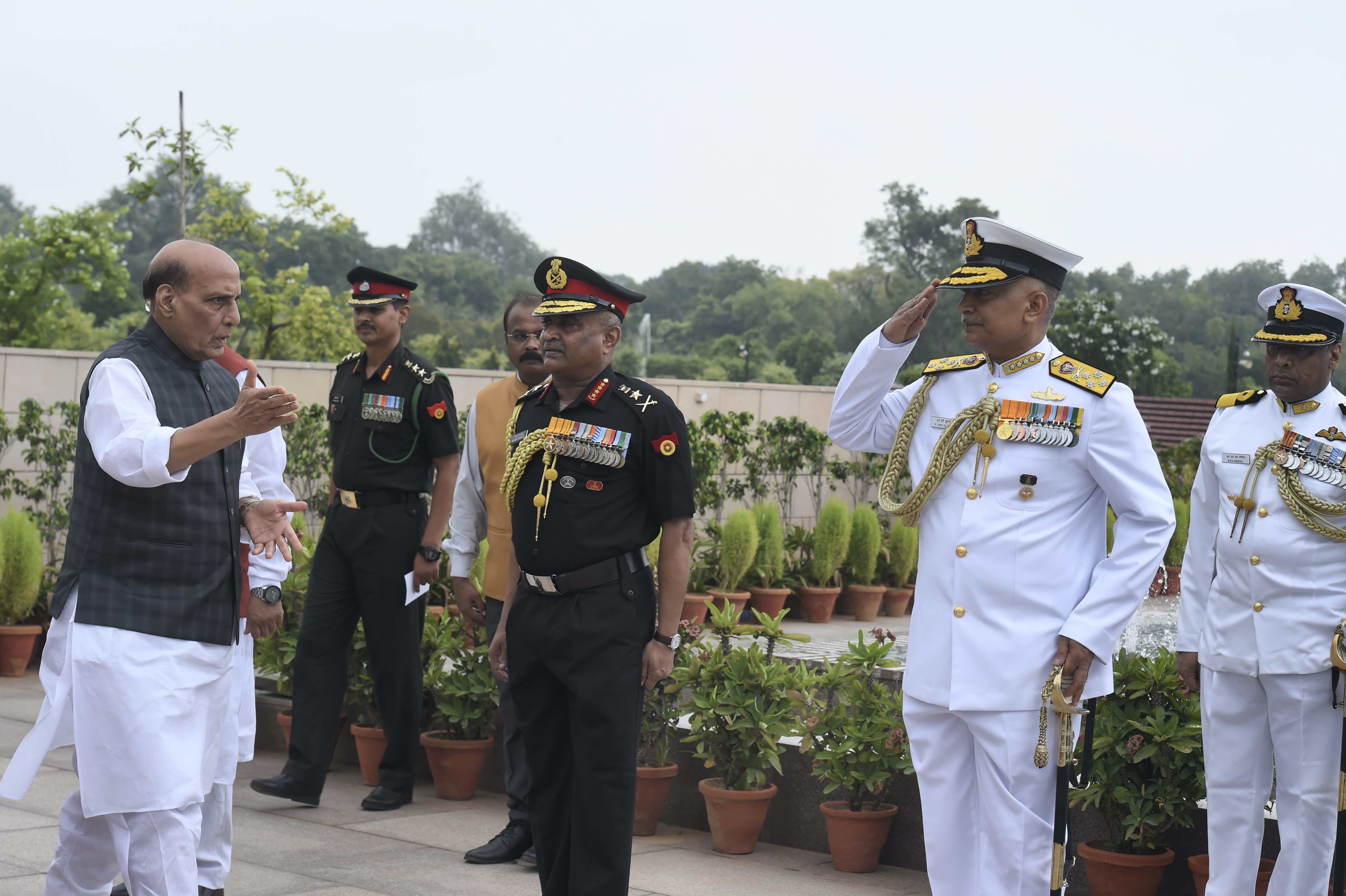 Rajnath hails armed forces personnel on Kargil Vijay Diwas Rajnath hails armed forces personnel on Kargil Vijay Diwas