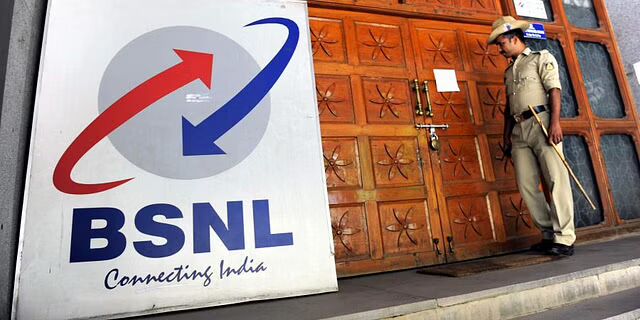 Govt extends Rs 1.64 lakh cr lifeline to BSNL Govt extends Rs 1.64 lakh cr lifeline to BSNL