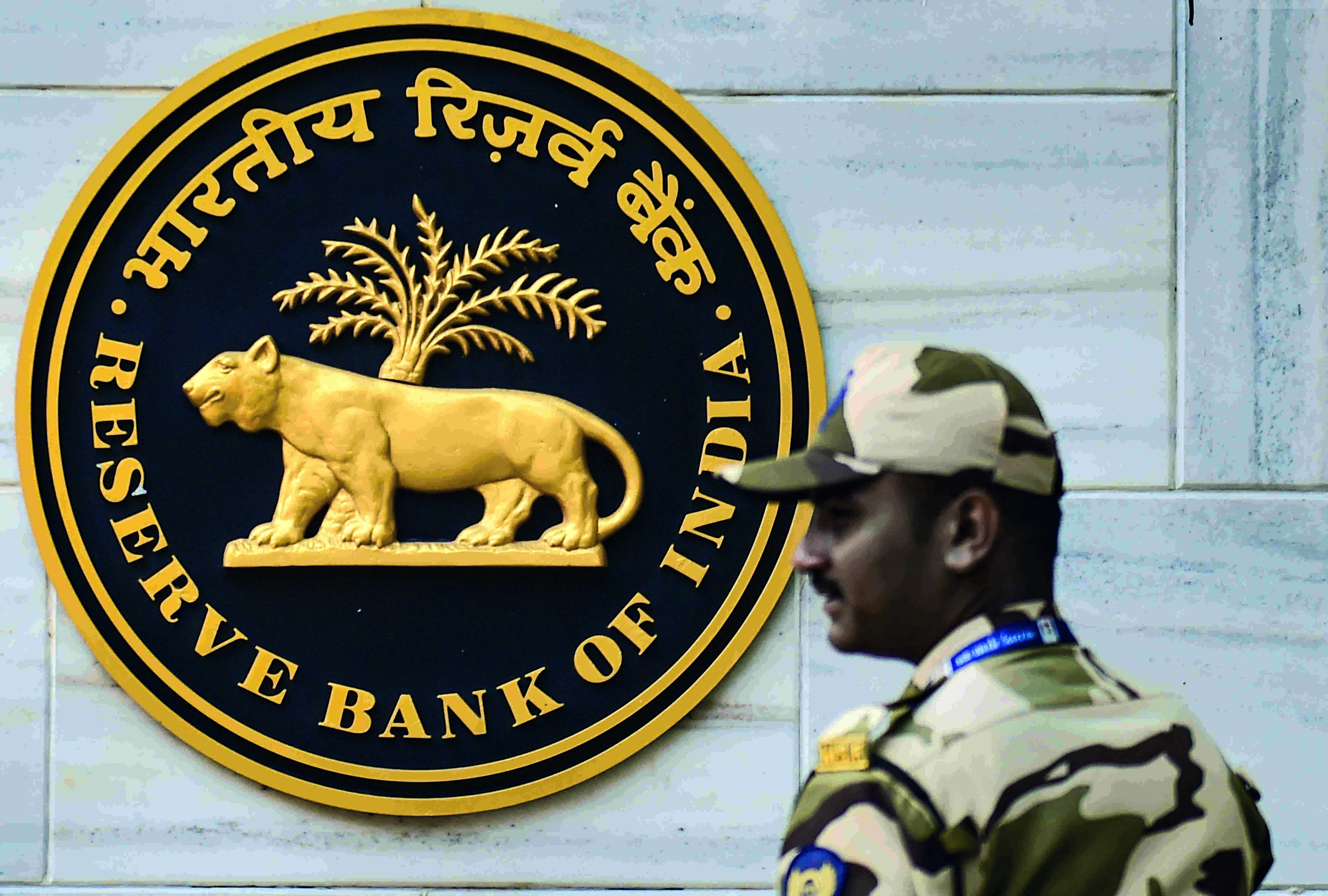 Bank credit rises 12.89%, deposit 8.35%: RBI data Bank credit rises 12.89%, deposit 8.35%: RBI data