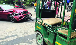 1 dead in head-on collision between rickshaw & Merc 1 dead in head-on collision between rickshaw & Merc
