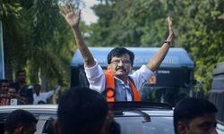 Wont bow down, will get arrested: Shiv Sena MP Sanjay Raut outside ED office Wont bow down, will get arrested: Shiv Sena MP Sanjay Raut outside ED office