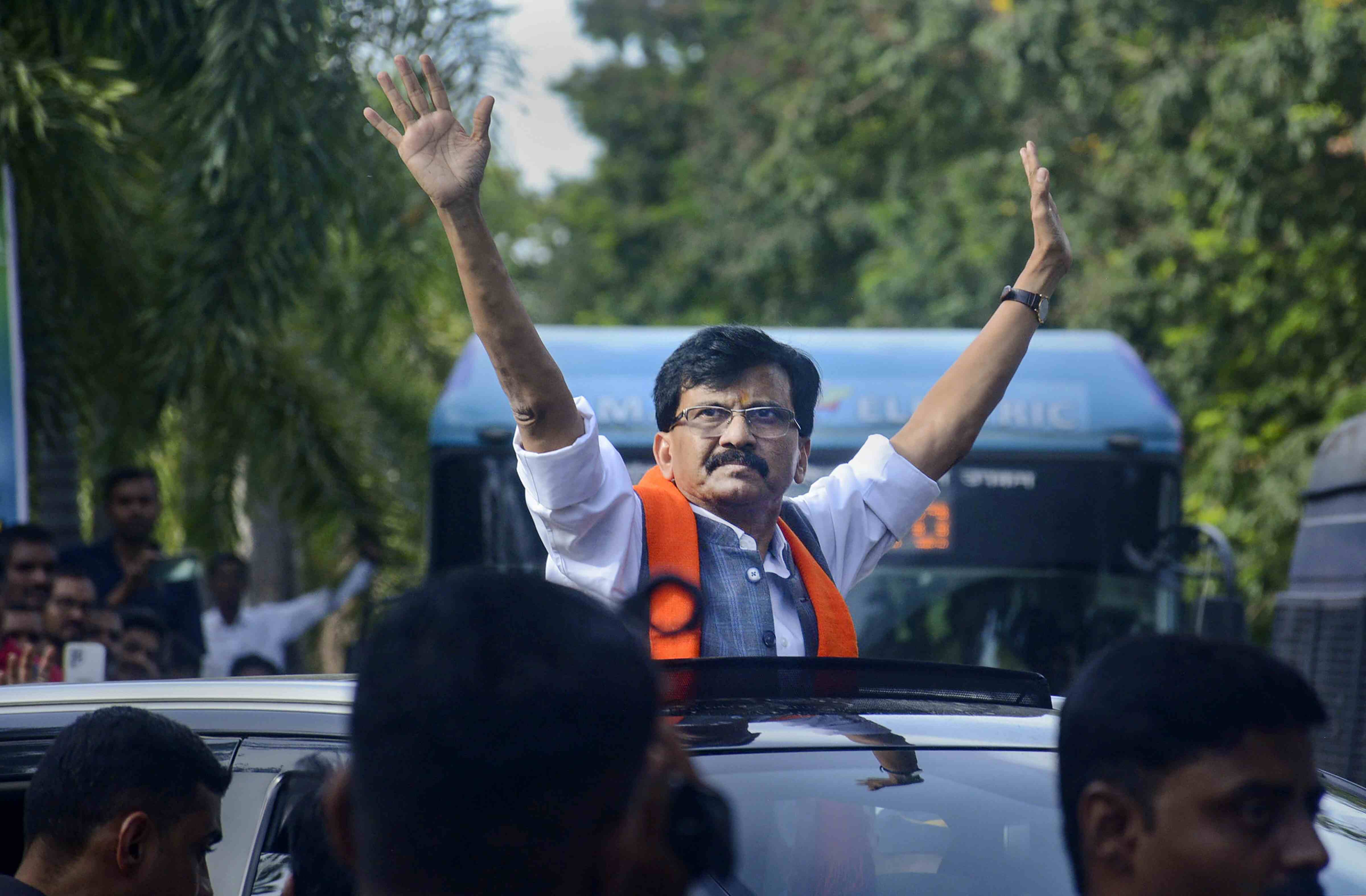Wont bow down, will get arrested: Shiv Sena MP Sanjay Raut outside ED office Wont bow down, will get arrested: Shiv Sena MP Sanjay Raut outside ED office