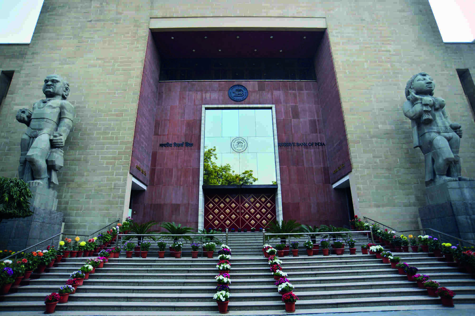 RBI may raise key policy rate by 25-35 bps to check inflation RBI may raise key policy rate by 25-35 bps to check inflation