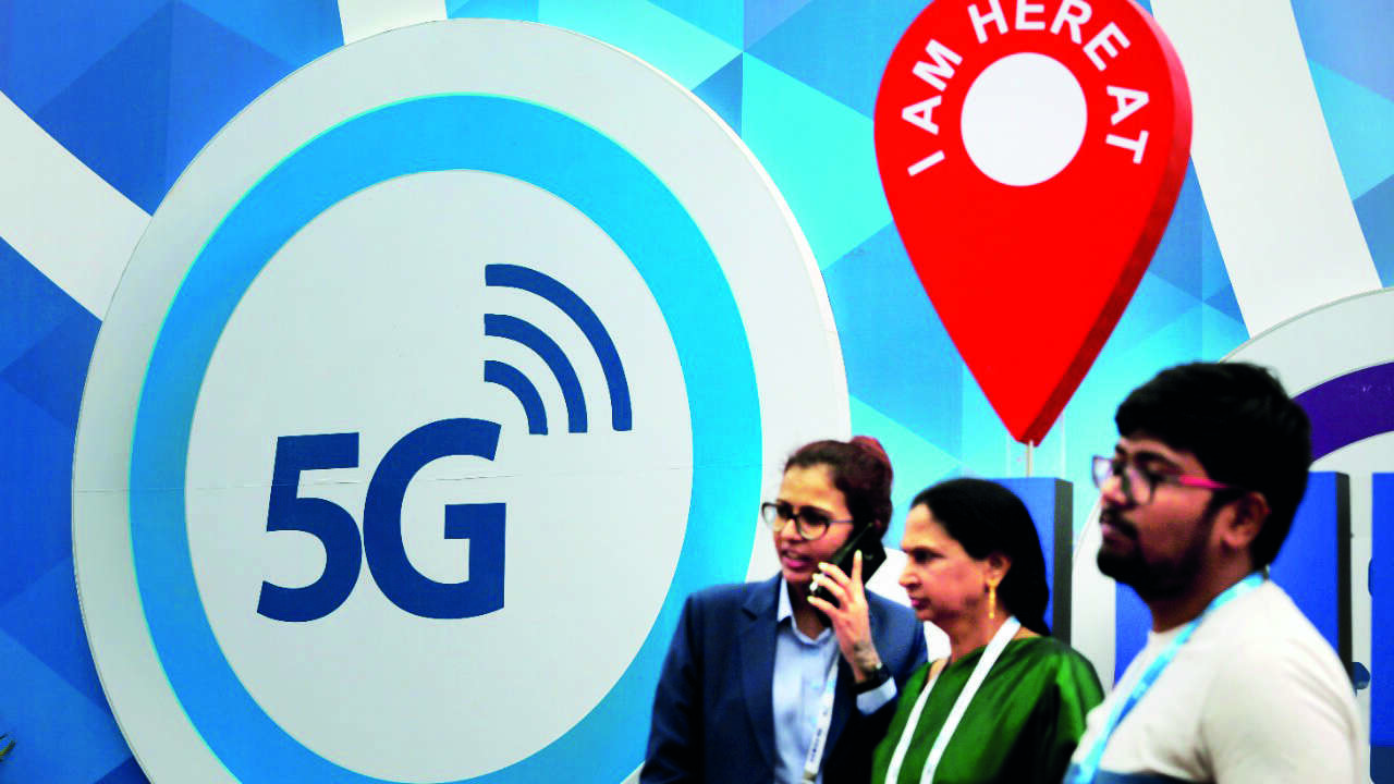 Spectrum auction enters 6th day, bids cross `1.50 lakh crore mark Spectrum auction enters 6th day, bids cross `1.50 lakh crore mark