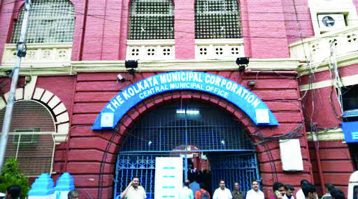 KMC mulls to collect service charge from local bizmen for clearing garbage from Burrabazar area KMC mulls to collect service charge from local bizmen for clearing garbage from Burrabazar area