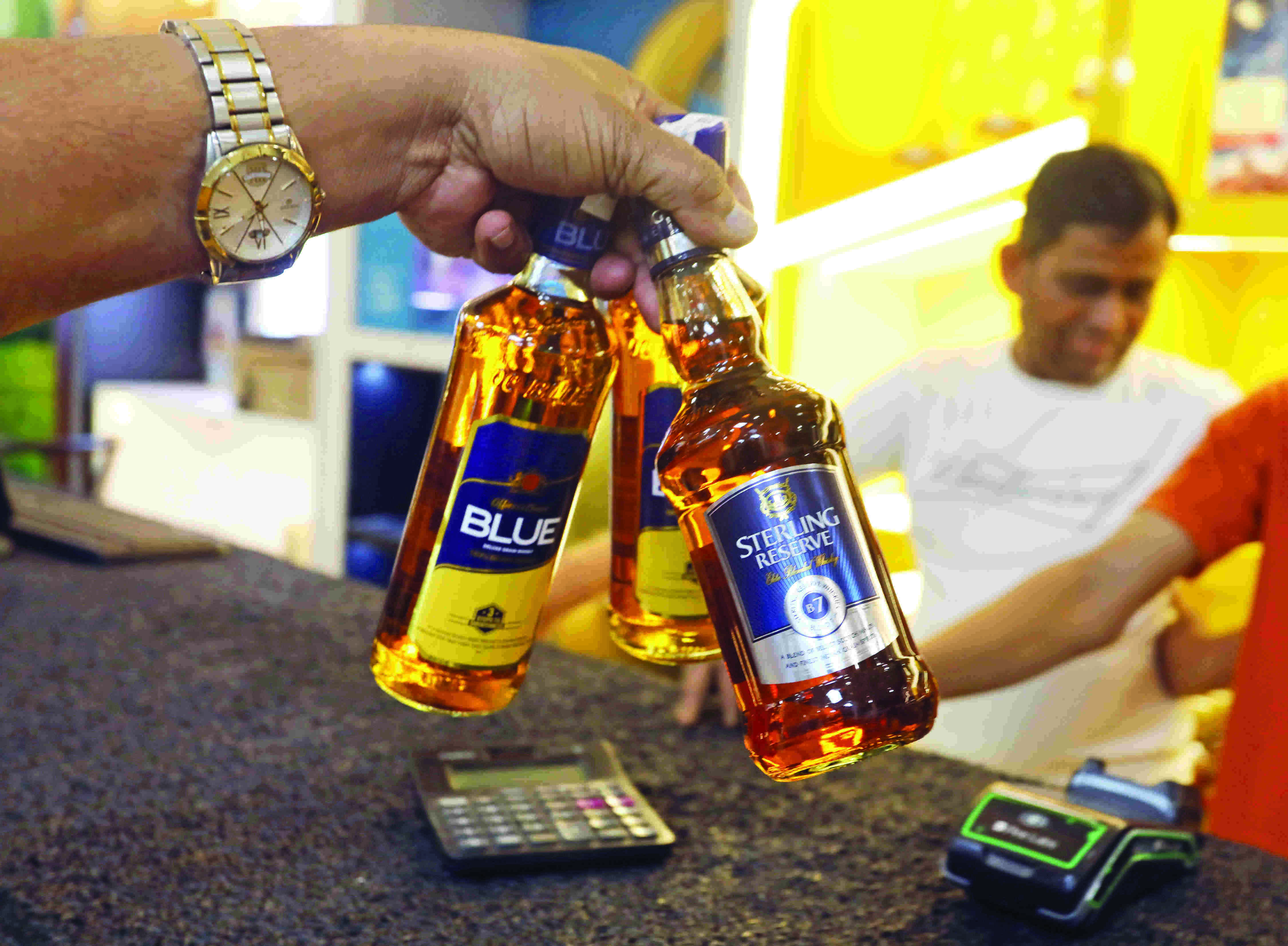 L-G approves AAP govts move to extend excise licence validity