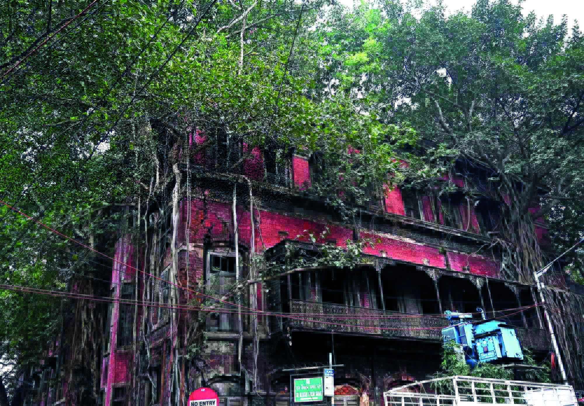 House of Raja Subodh Mullick in shambles, may collapse anyday House of Raja Subodh Mullick in shambles, may collapse anyday