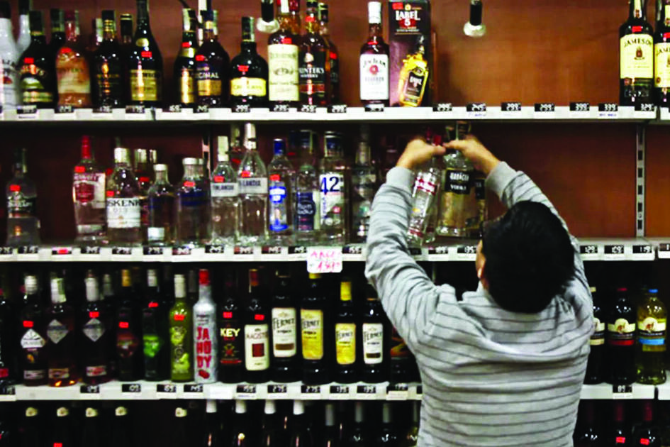 Withdrawal of new excise policy instils chaos among the vendors