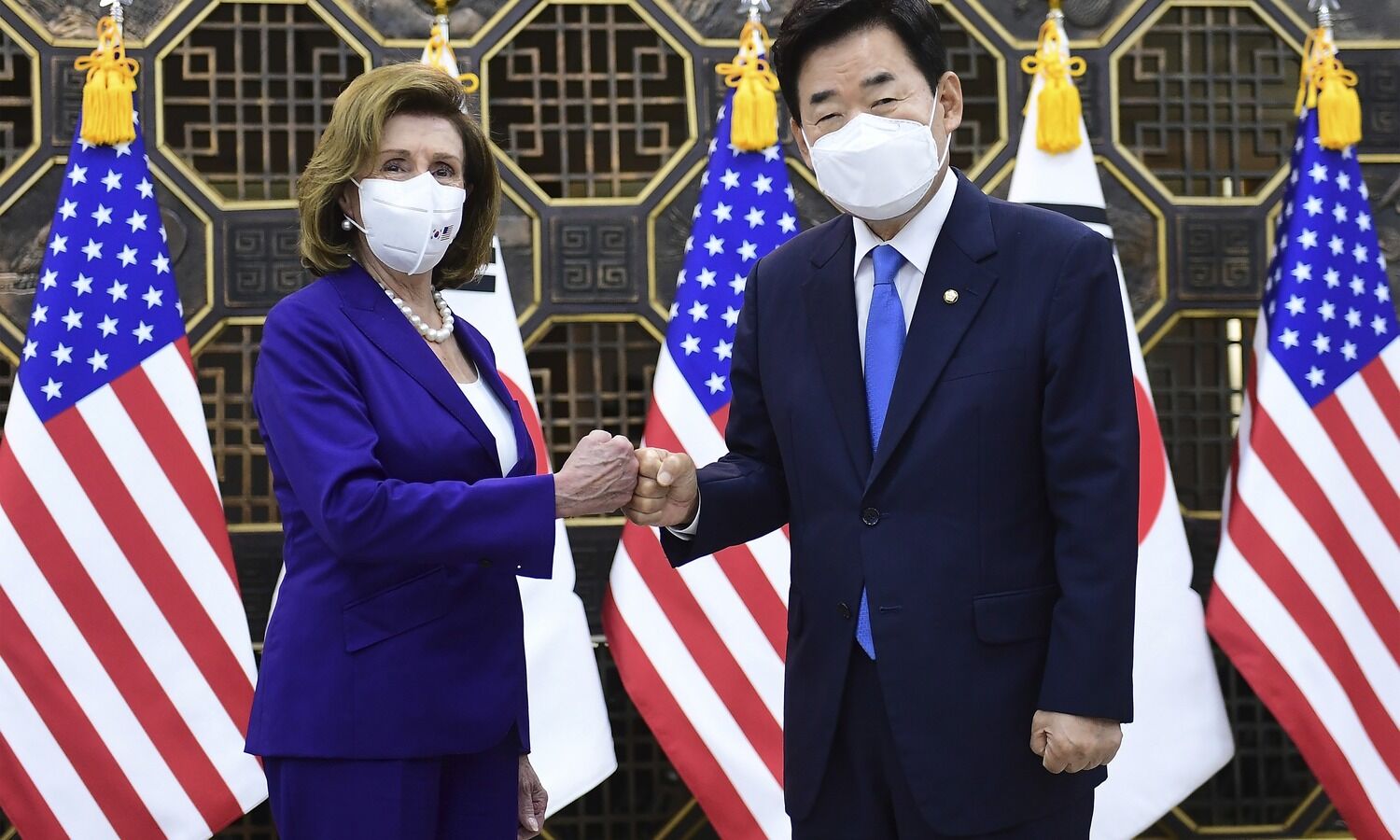 After Taiwan, Pelosi meets political leaders in South Korea