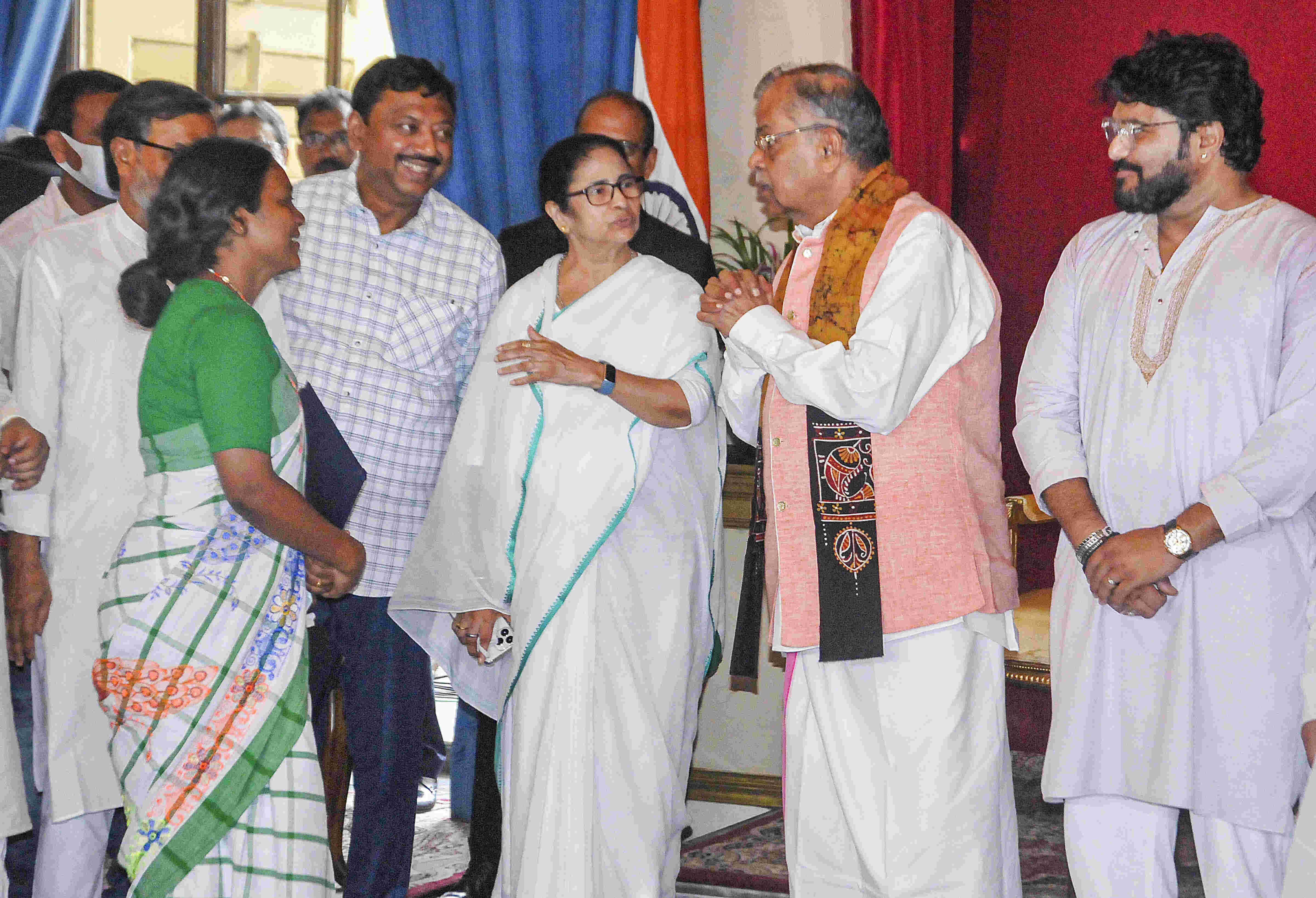 Mamata leaves for Delhi to attend Niti Aayog prog, meeting with PM likely Mamata leaves for Delhi to attend Niti Aayog prog, meeting with PM likely