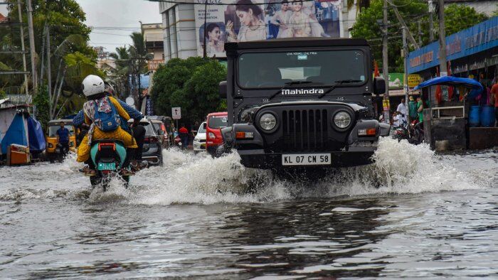 Red alert in 8 districts as rains continue to disrupt normal life in Kerala Red alert in 8 districts as rains continue to disrupt normal life in Kerala