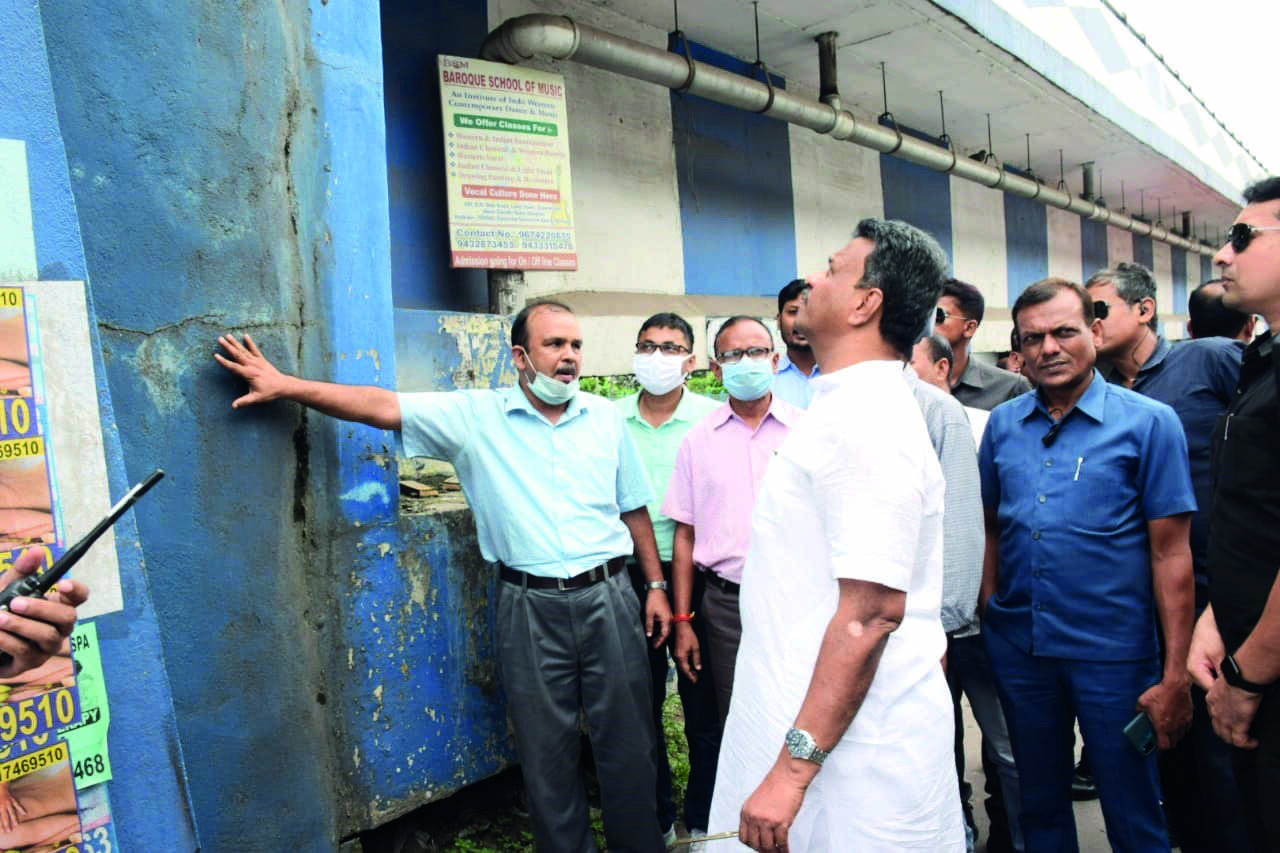 No cracks on Ultadanga Bridge, its safe: Hakim No cracks on Ultadanga Bridge, its safe: Hakim