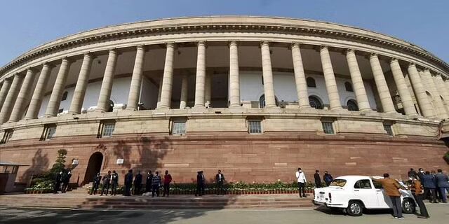 Wearing black clothes, Cong MPs stage protest in Parliament