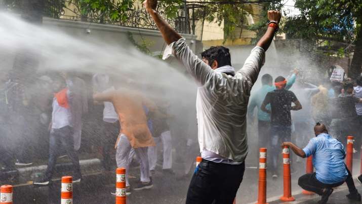 Downpours lash parts of Delhi; waterlogging, traffic disruption in some areas