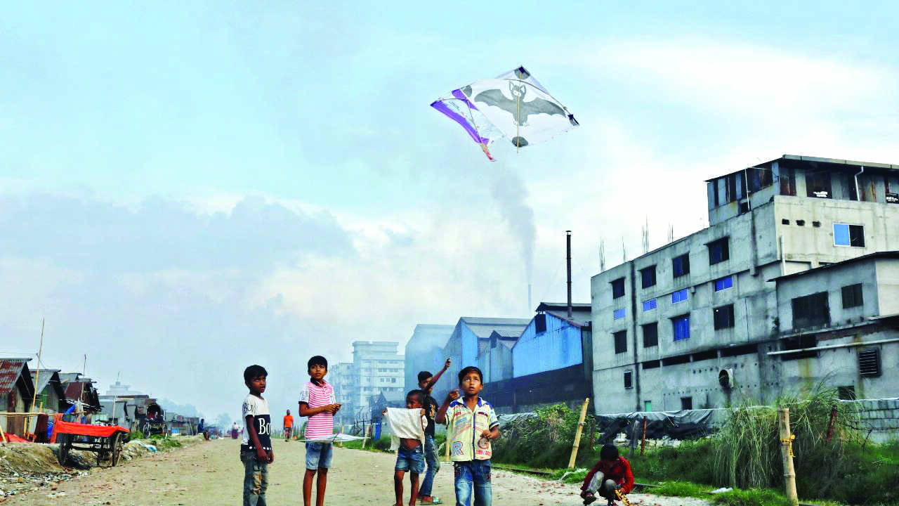 HC refuses to ban kite flying, cops to ensure compliance of the order HC refuses to ban kite flying, cops to ensure compliance of the order