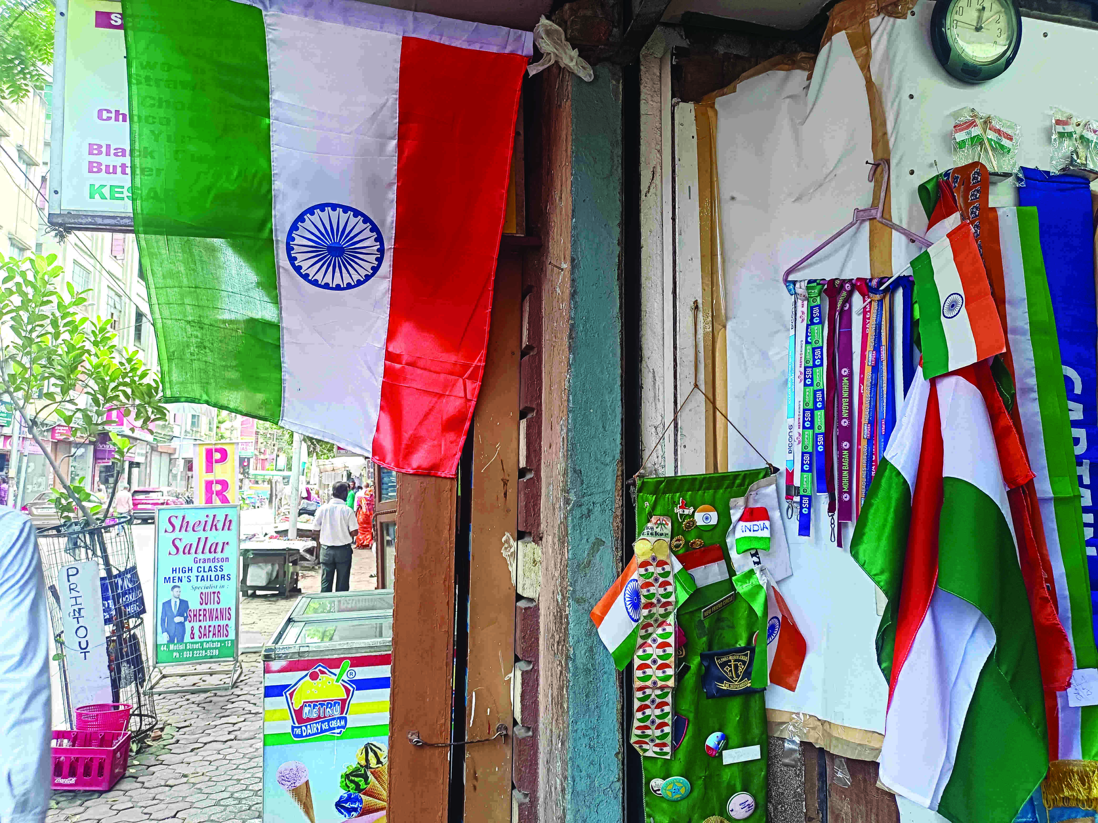 Shortage of natl flags as demand increases under Centres Har Ghar Tiranga campaign