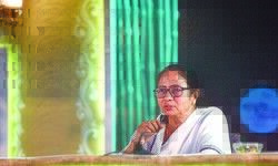 Mamata attends Amrit Mahotsav event headed by PM Modi
