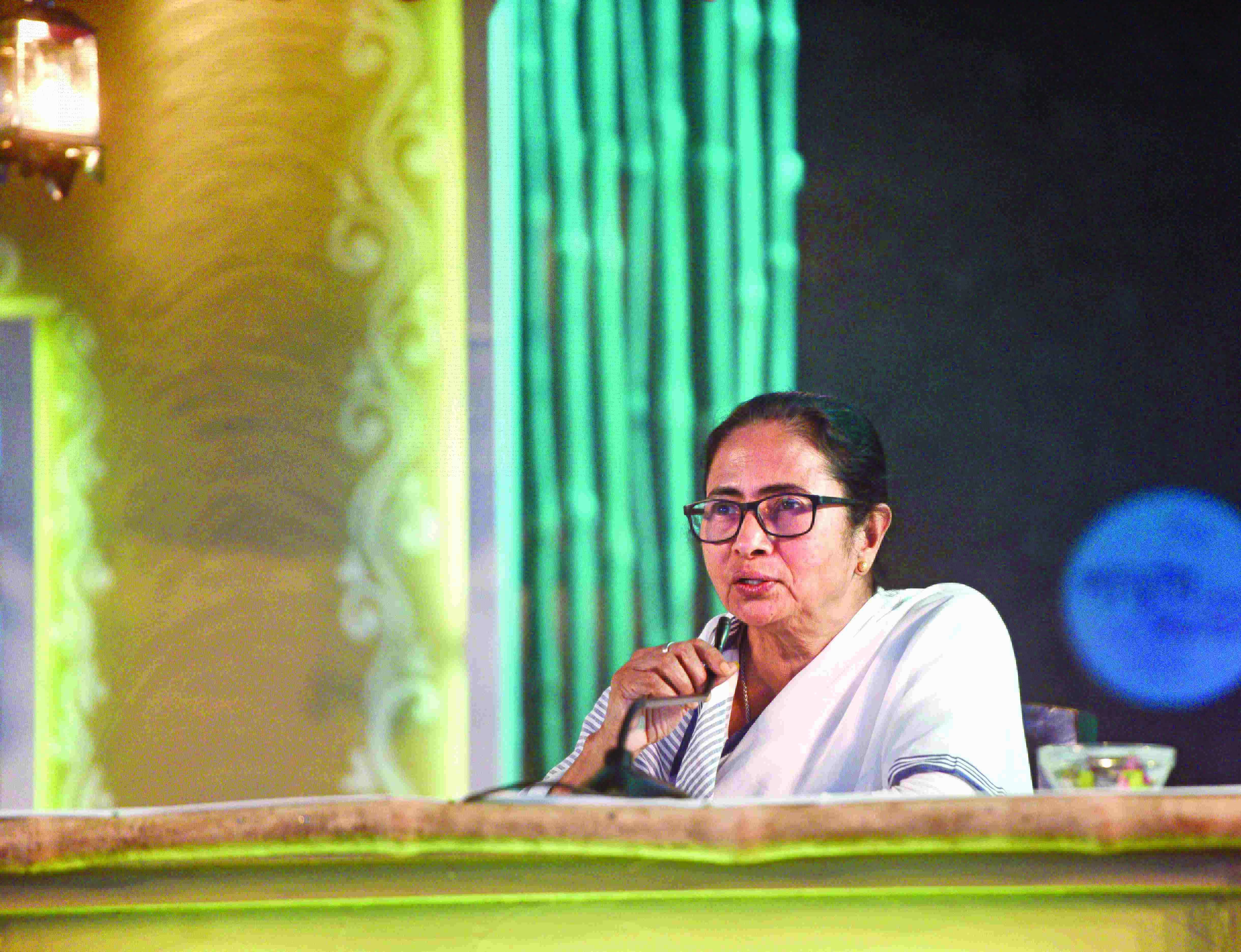 Mamata attends Amrit Mahotsav event headed by PM Modi Mamata attends Amrit Mahotsav event headed by PM Modi