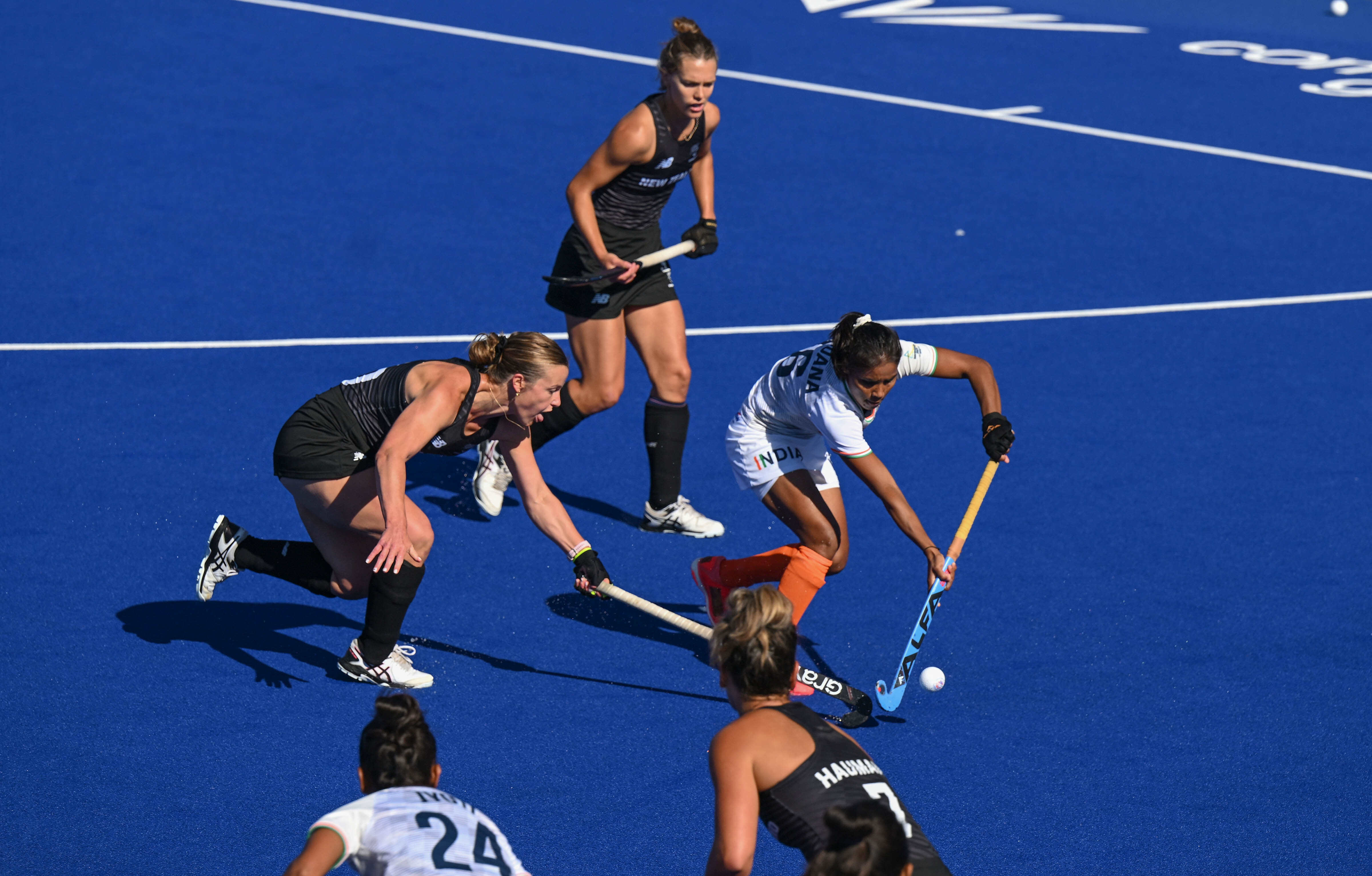 Indian womens hockey team wins bronze Indian womens hockey team wins bronze