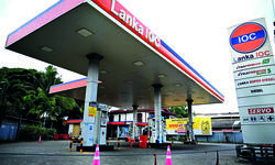 Indian Oil Corp to expand operations in Sri Lanka