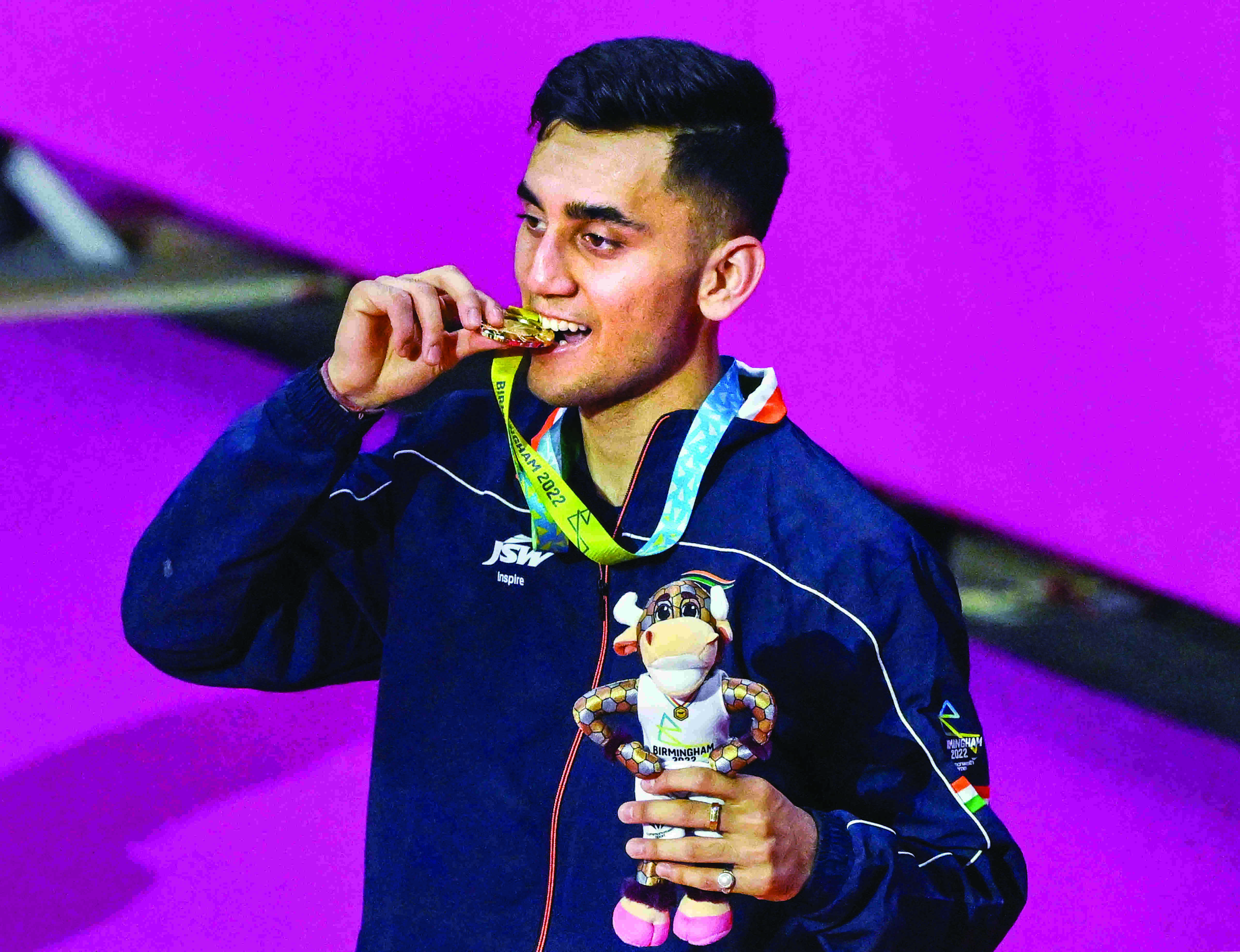 CWG: Shuttlers, paddlers dazzle on last day