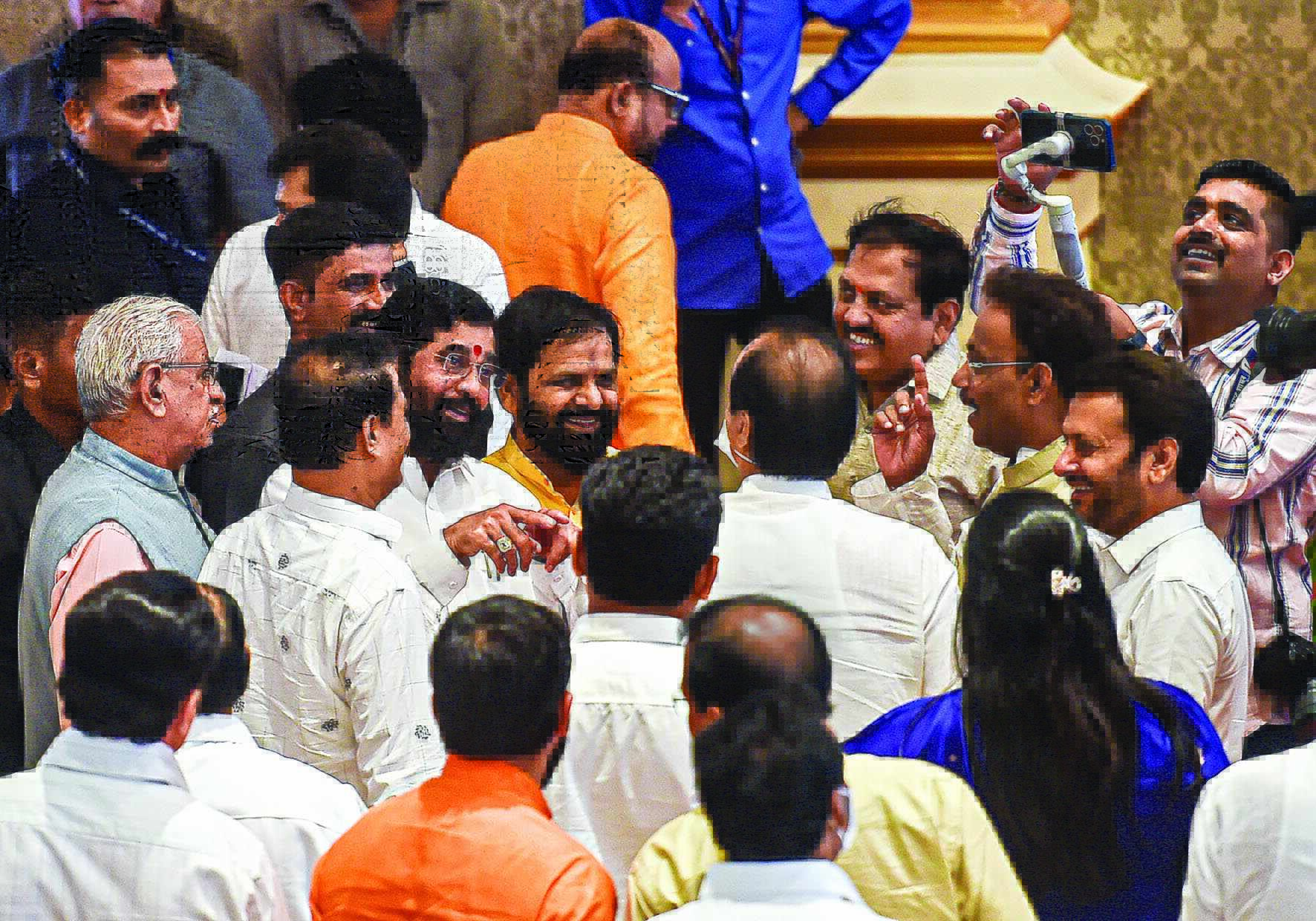 Maha CM expands 2-member Cabinet, 18 ministers sworn in Maha CM expands 2-member Cabinet, 18 ministers sworn in