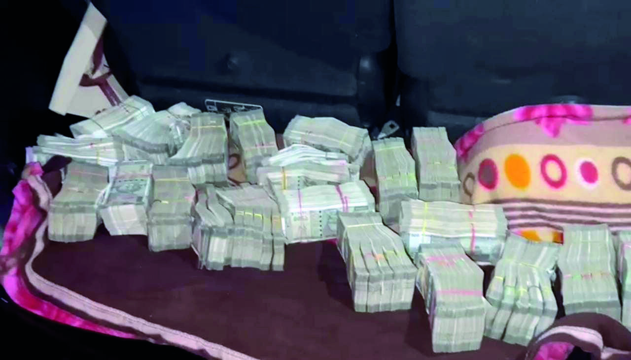 Cash haul case: Rs 5L seized from Jamtara Cong MLAs house Cash haul case: Rs 5L seized from Jamtara Cong MLAs house