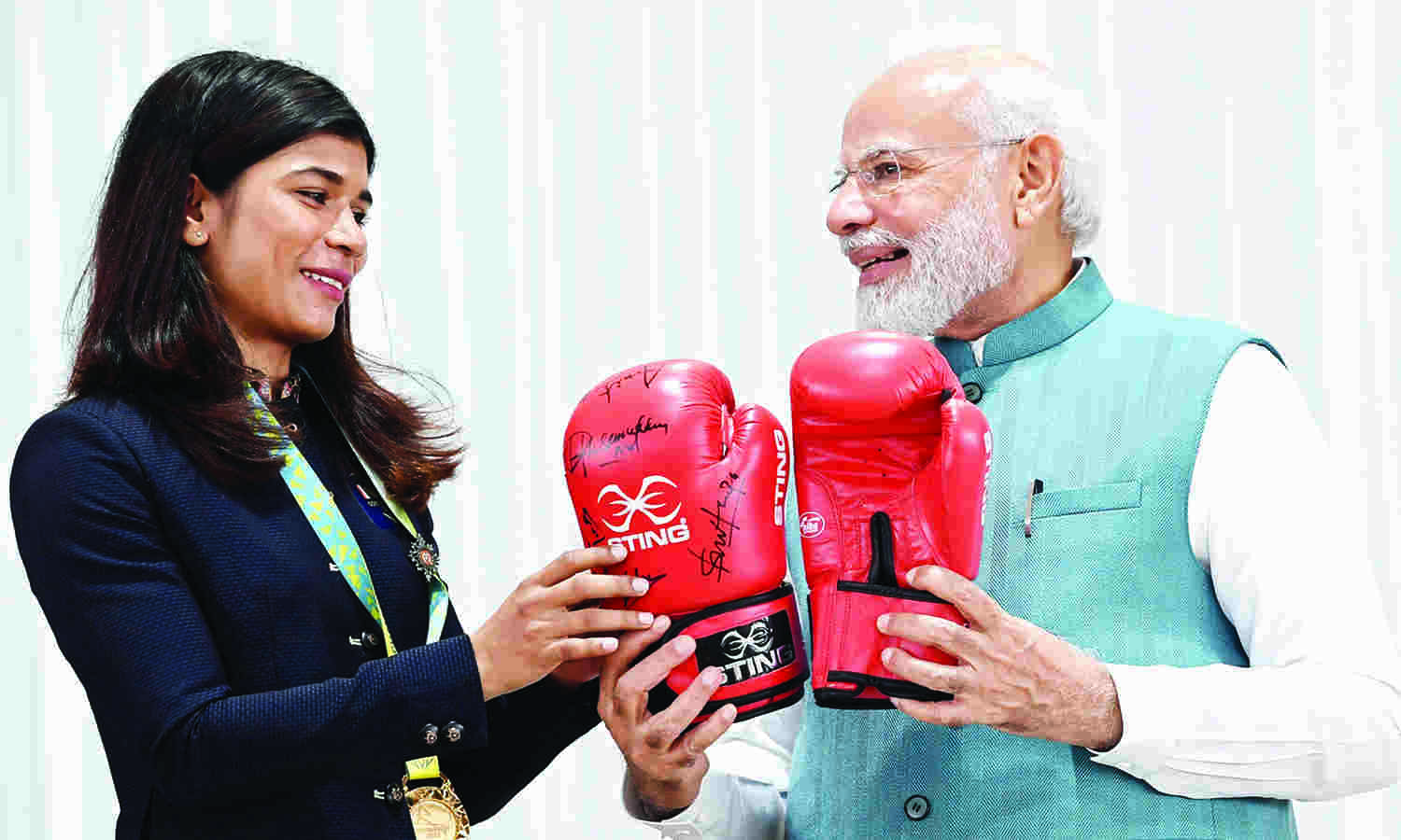 PM Narendra Modi hosts  Indias CWG contingent