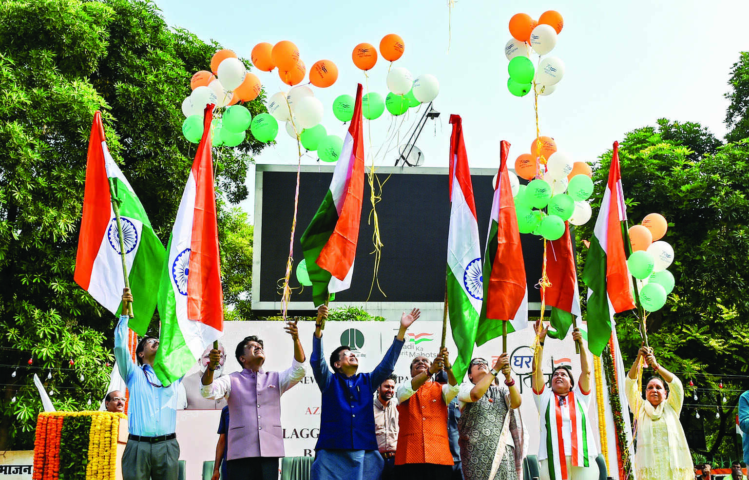 Union Ministers and L-G Saxena participate in Prabhat Pheri with 10K NDMC school students Union Ministers and L-G Saxena participate in Prabhat Pheri with 10K NDMC school students