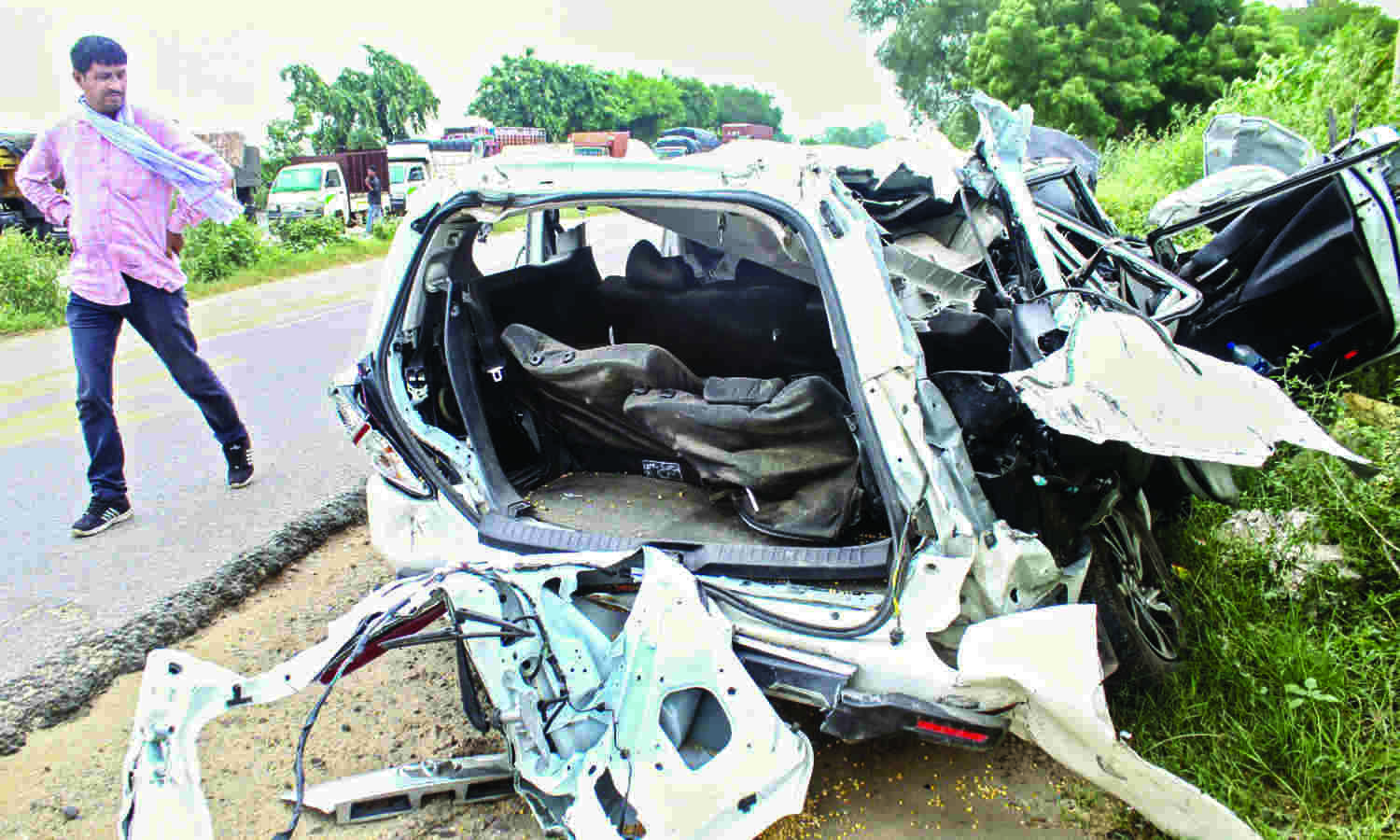 4 dead, 2 injured after truck falls on car in Gurugram