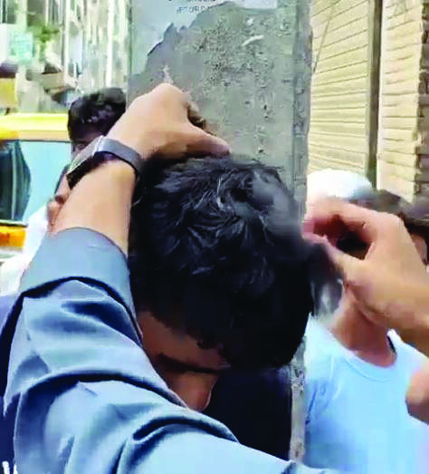 N Delhi: Man assaulted & hair shaved on suspicion of theft N Delhi: Man assaulted & hair shaved on suspicion of theft