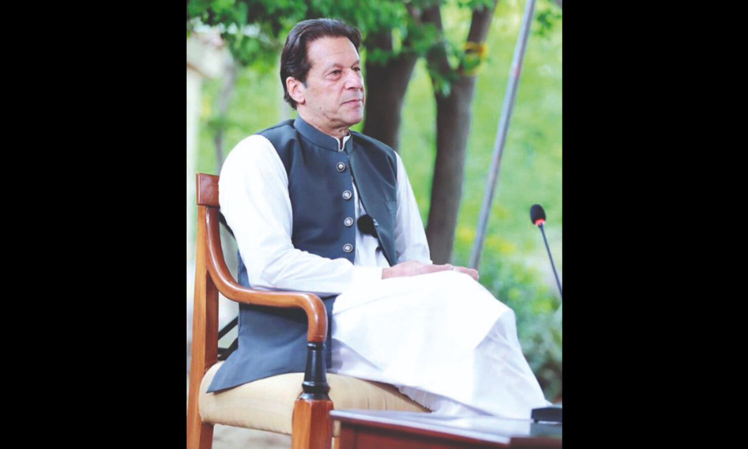 Imran Khans live speeches banned from satellite TV channels