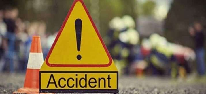 2 girls killed, more than 12 people injured as tractor trolley overturns in UP 2 girls killed, more than 12 people injured as tractor trolley overturns in UP