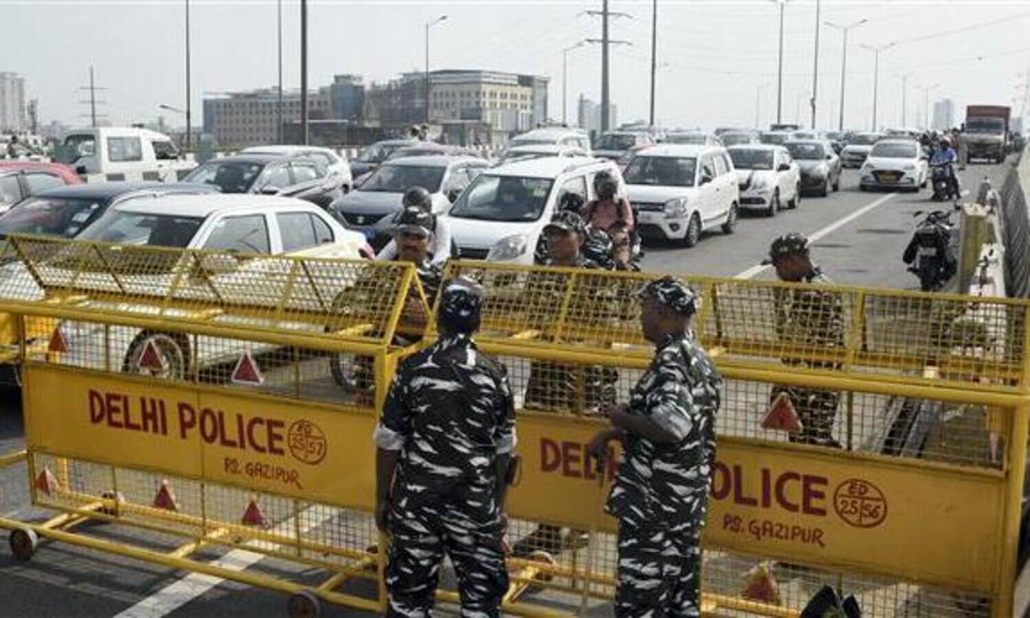 Thousands of farmers gather in Delhi for mahapanchayat, cause huge traffic snarls