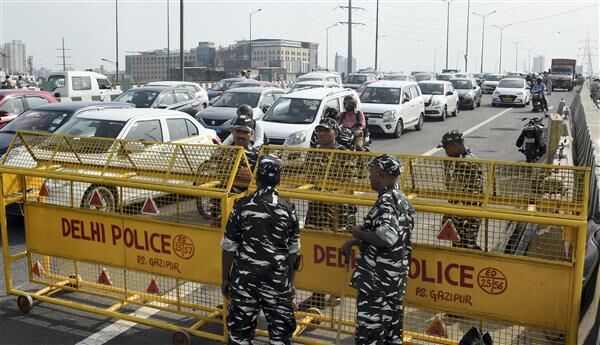 Thousands of farmers gather in Delhi for mahapanchayat, cause huge traffic snarls Thousands of farmers gather in Delhi for mahapanchayat, cause huge traffic snarls