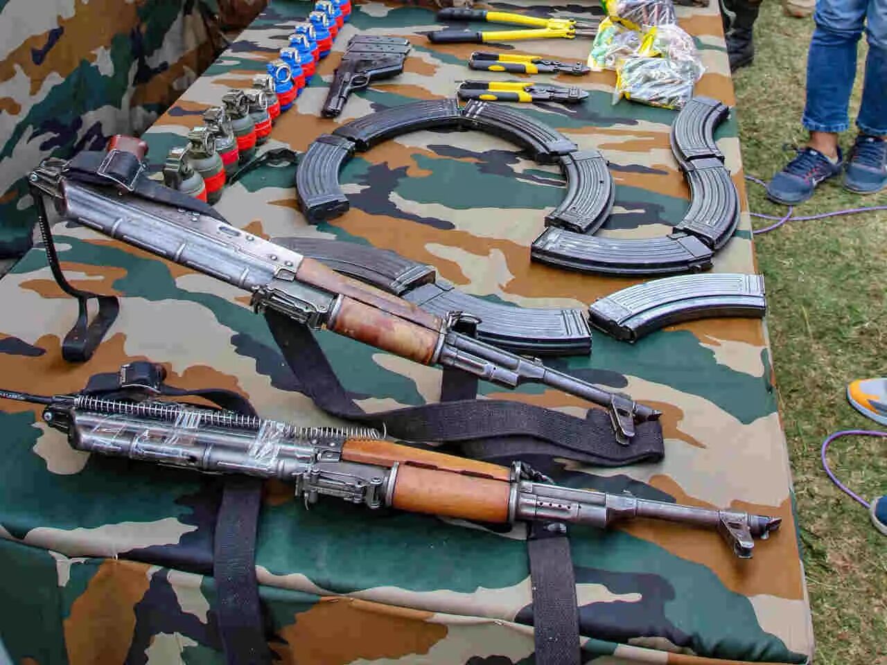 Cache of assault weapons recovered along Indo-Pak border in Punjab Cache of assault weapons recovered along Indo-Pak border in Punjab