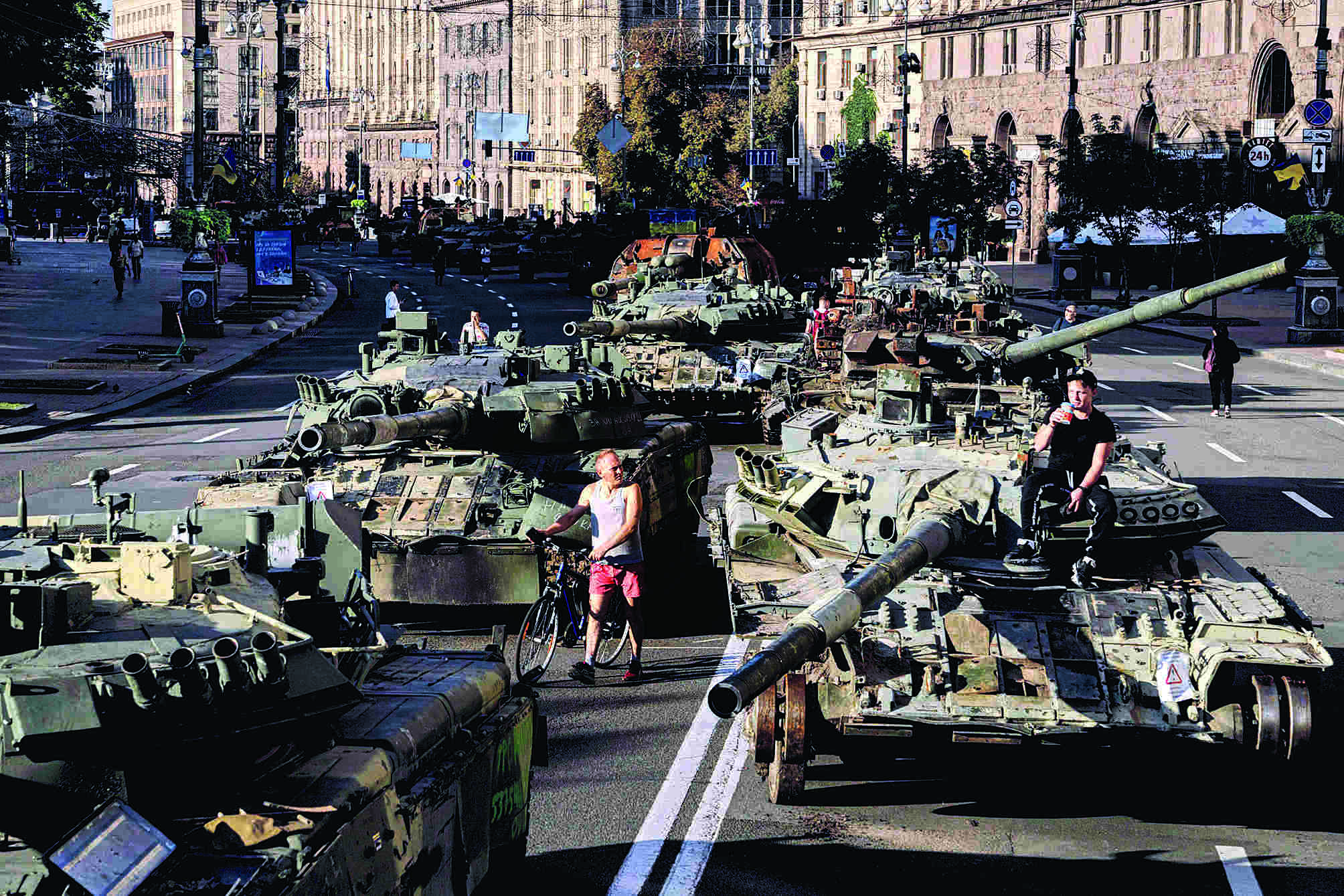 Biden announces nearly $3bn in new military aid for Ukraine