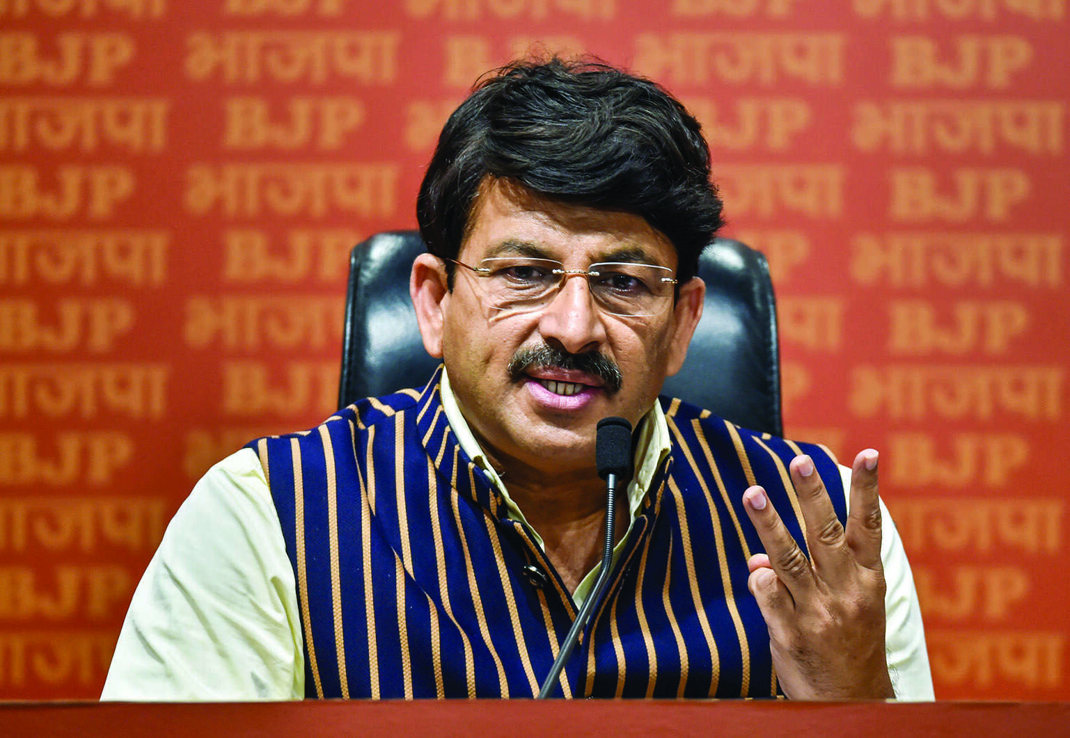 BJP purifies Rajghat with Ganga jal after CM and AAP MLAs visit