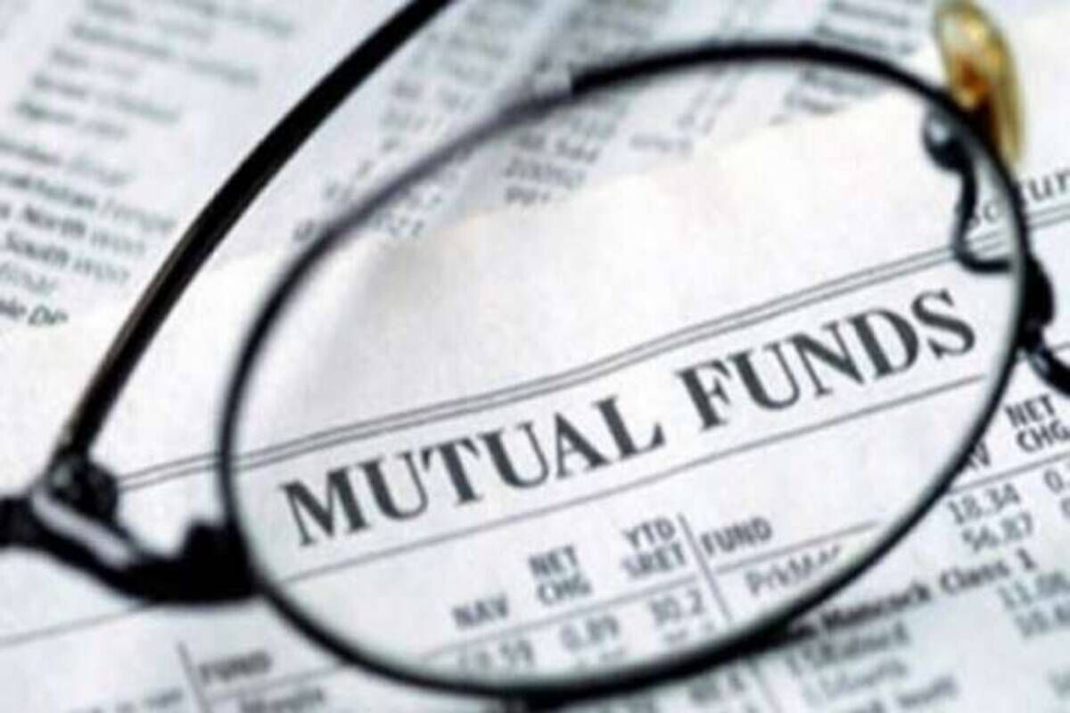 Mutual funds flock to silver ETF space with new schemes; collect Rs 1,400-cr assets Mutual funds flock to silver ETF space with new schemes; collect Rs 1,400-cr assets
