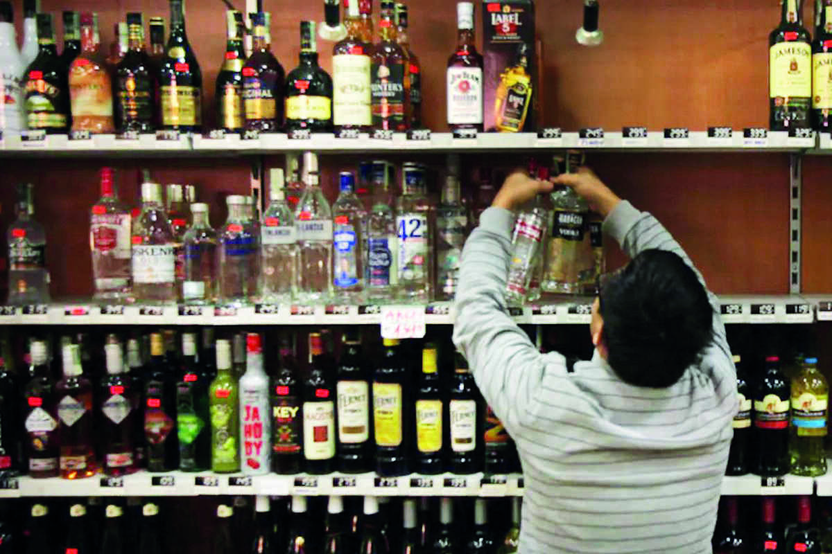 Liquor store crunch at IGIA, NDMC areas to continue for couple of days