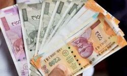 Rupee rises 7 paise to 79.84 against US dollar in early trade