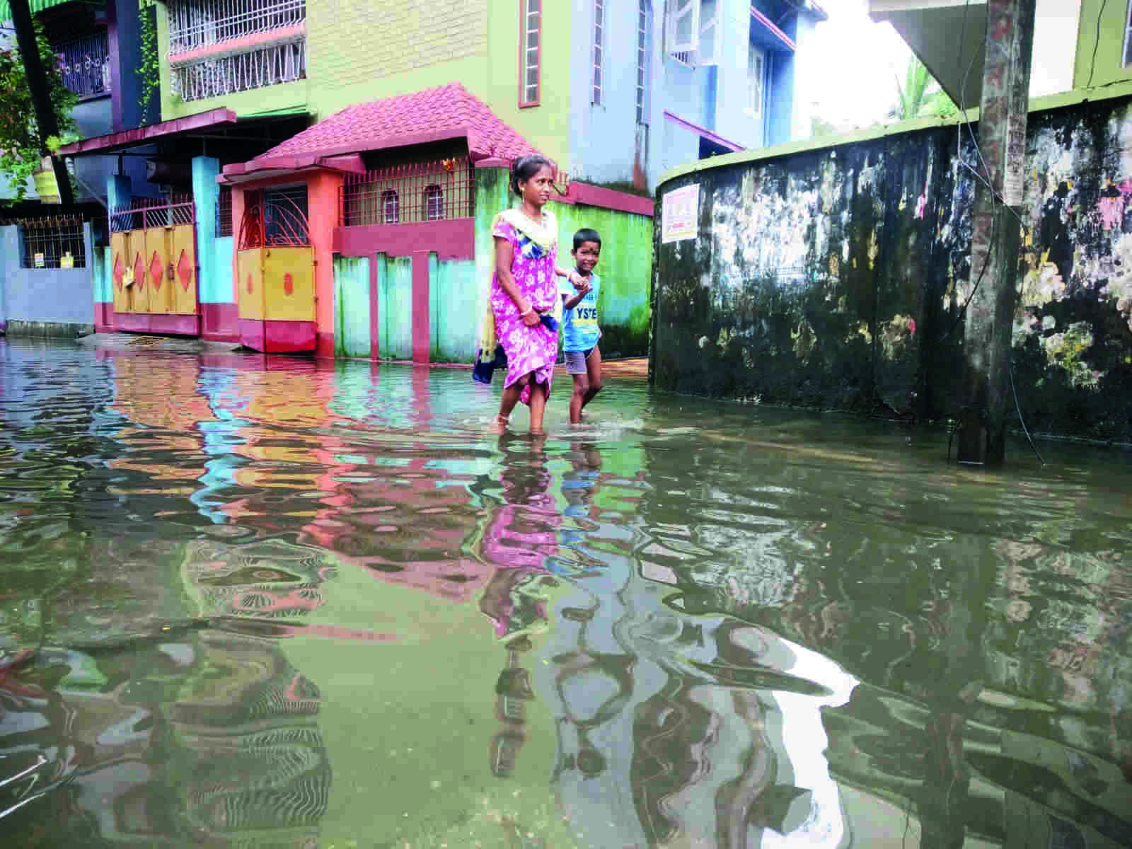 Heavy rain throws life out of gear in Siliguri Heavy rain throws life out of gear in Siliguri